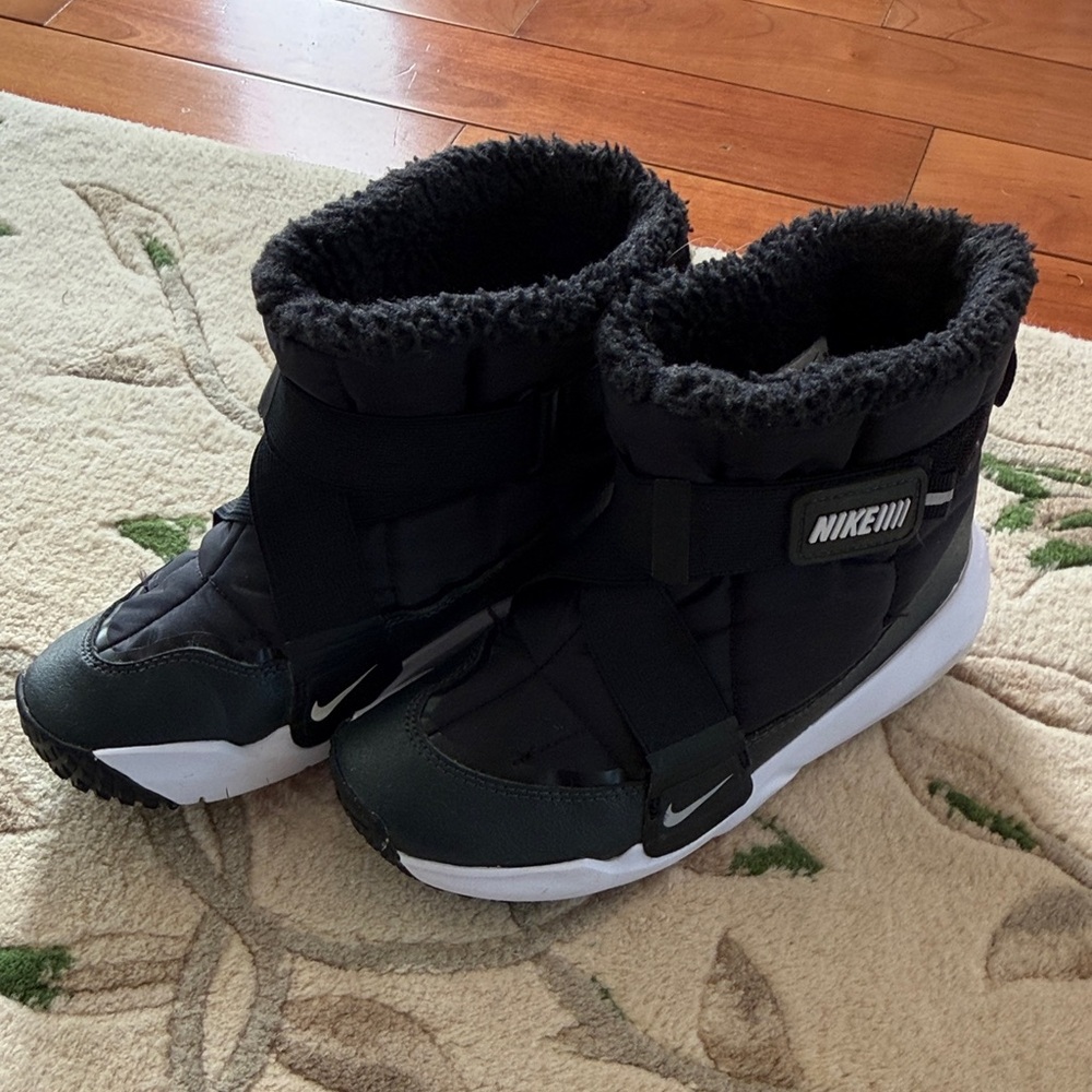 Little Kids Nike Fleece-Lined Winter Sneakers (2)